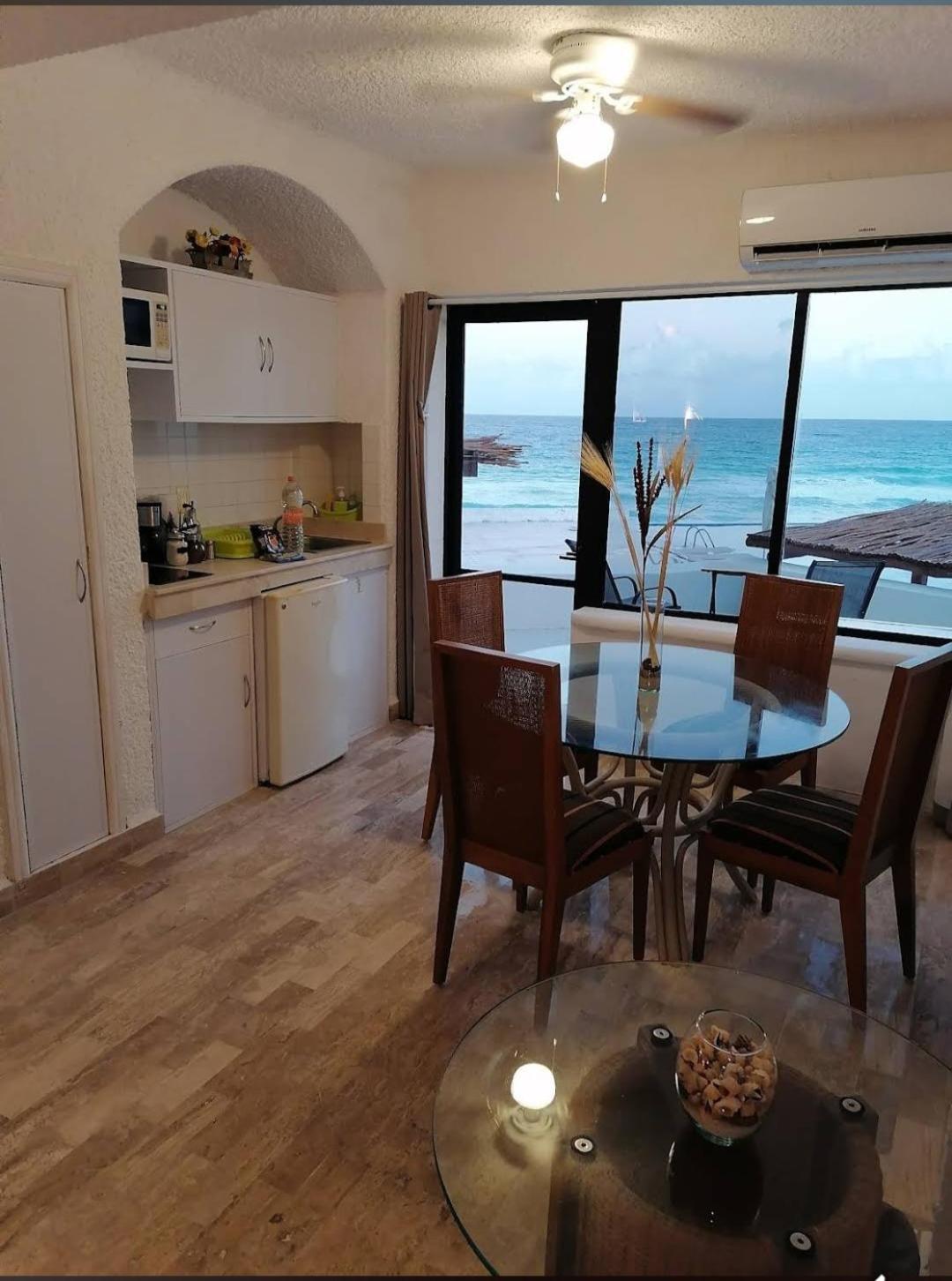 Beachfront Studio With Ocean View 칸쿤 외부 사진