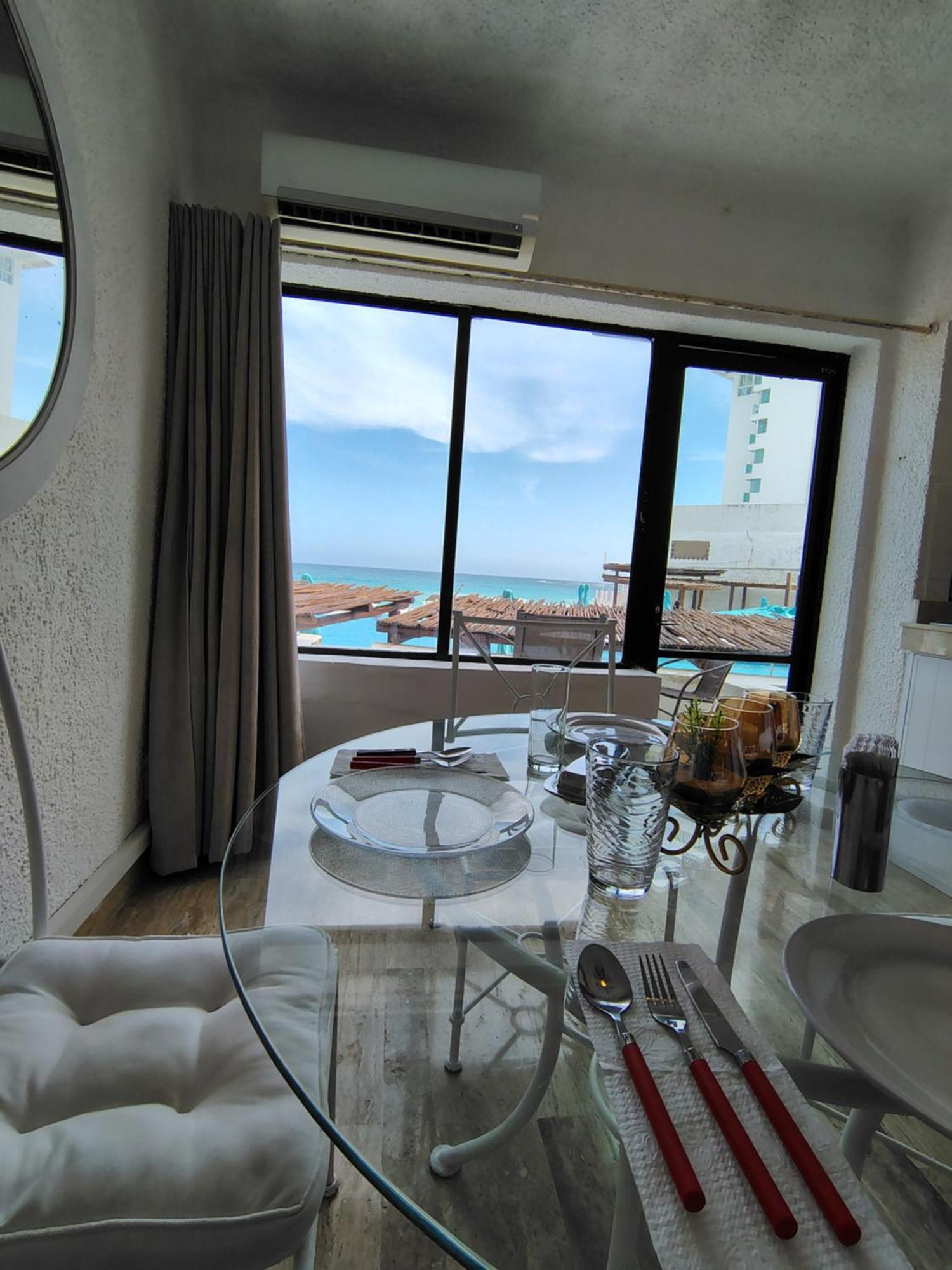 Beachfront Studio With Ocean View 칸쿤 외부 사진