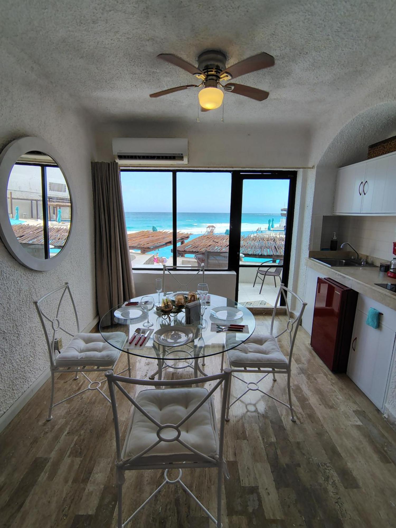 Beachfront Studio With Ocean View 칸쿤 외부 사진